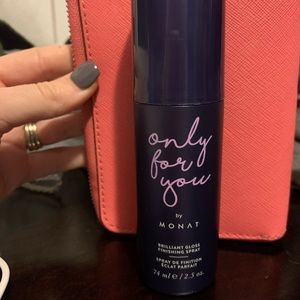 Monat brilliant gloss finishing spray